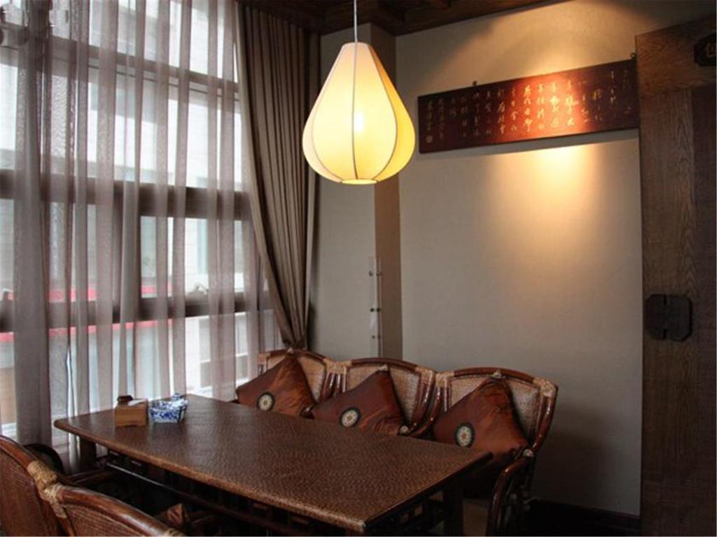 Acme Riverside Service 4*