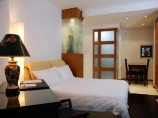 Khách sạn hẻo lánh Acme Riverside Serviced